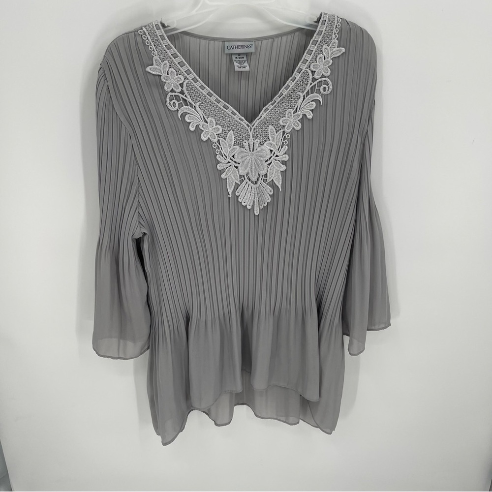 Catherine’s Women’s Gray Pleated Peplum Top Size 1X Floral Neckline Bell Sleeves - Picture 10 of 10